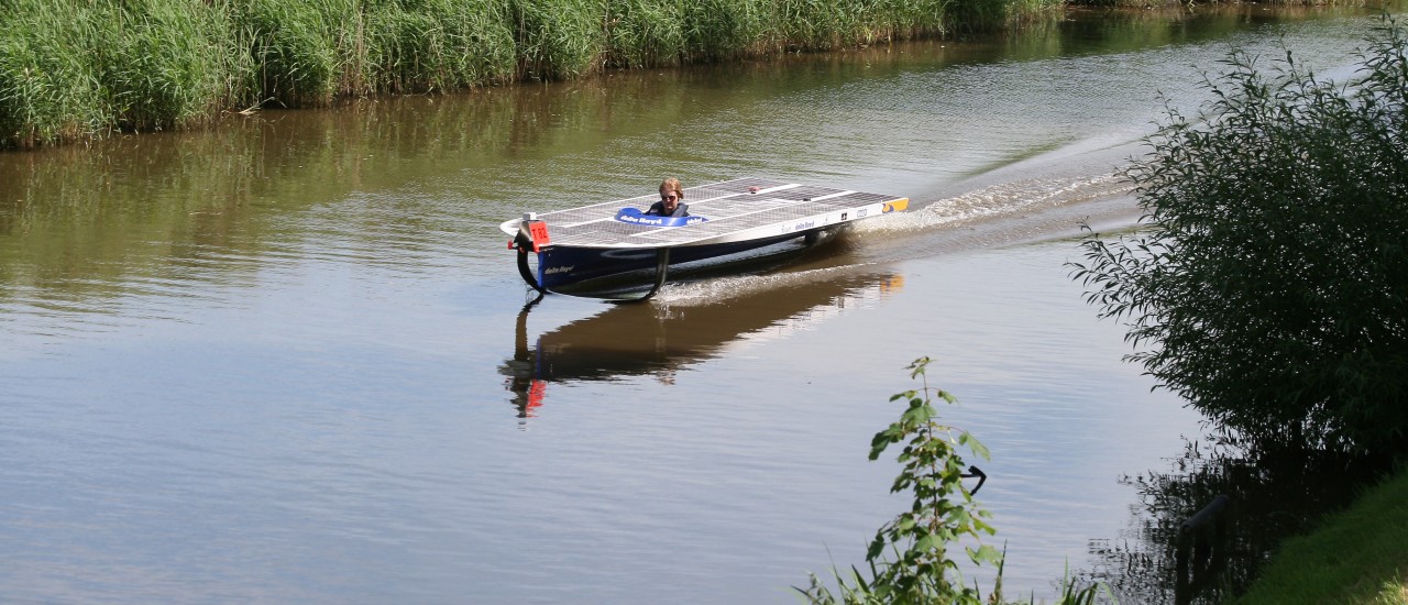 solar-boat-1665-1280x550.jpg